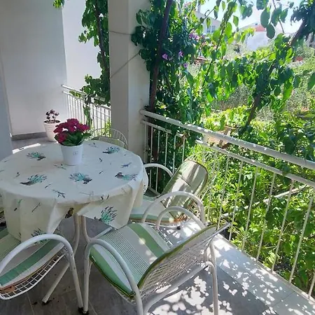 Apartment Silvija Near Luke Beach Murter
