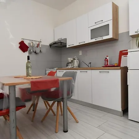 Apartment Silvija Near Luke Beach *