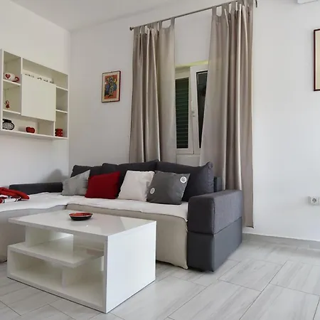 Apartment Silvija Near Luke Beach Murter
