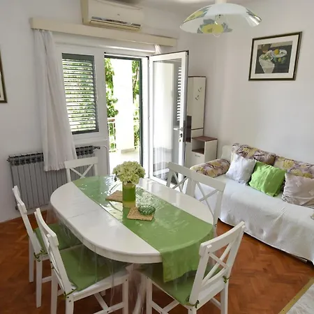 Apartment Silvija Near Luke Beach