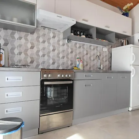 Apartment Silvija Near Luke Beach *