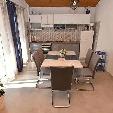 Apartment Silvija Near Luke Beach *